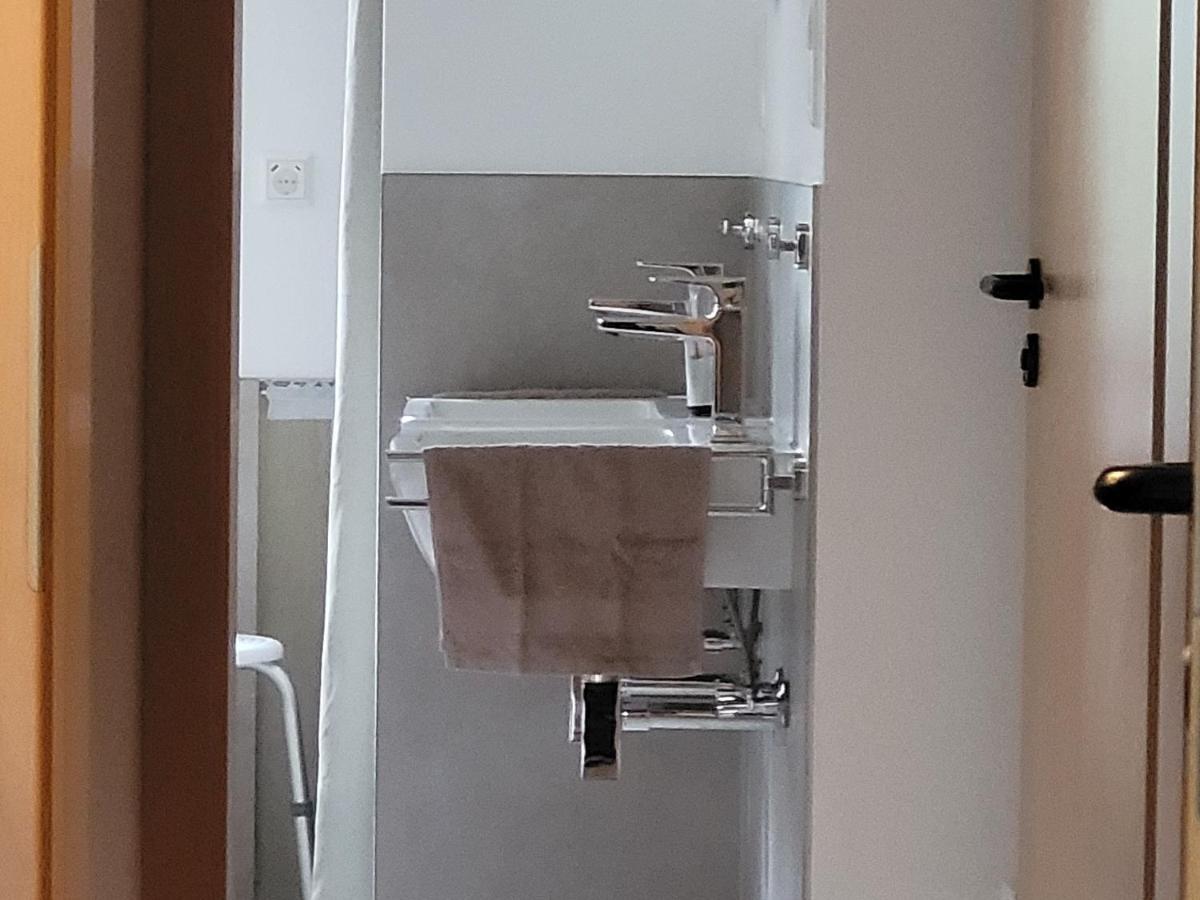 I24Rooms - Gaestezimmer Mit Eigenem Garten Legau Ngoại thất bức ảnh