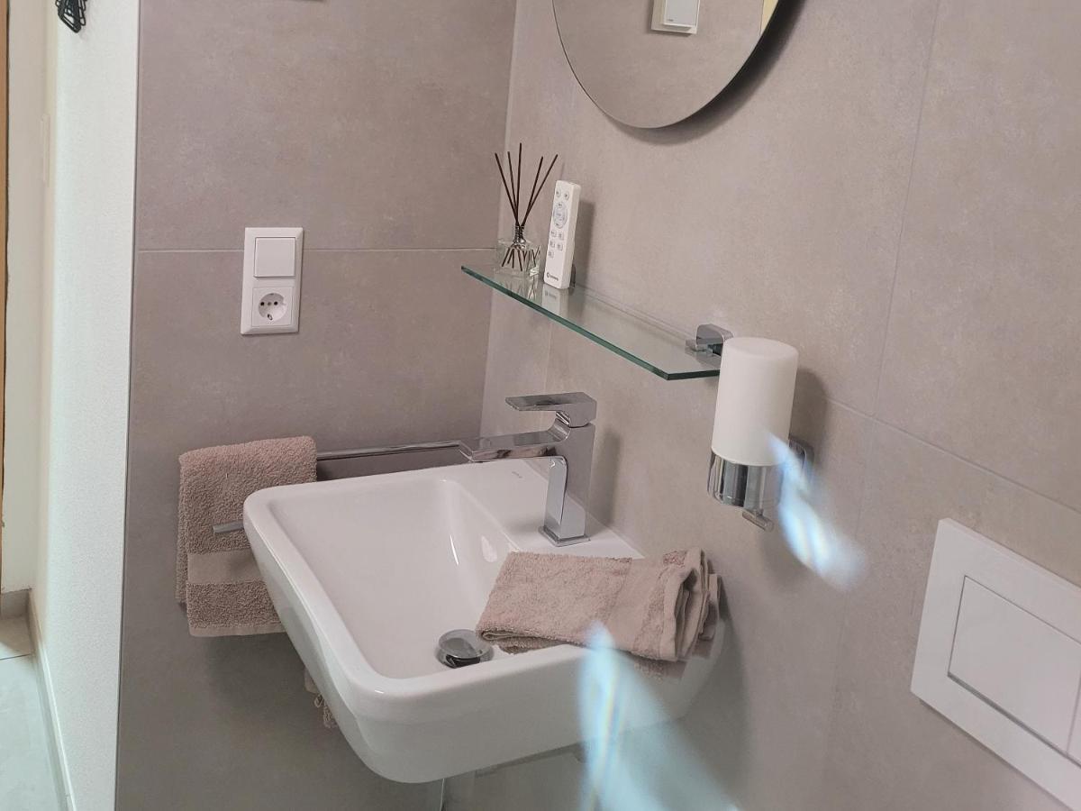 I24Rooms - Gaestezimmer Mit Eigenem Garten Legau Ngoại thất bức ảnh